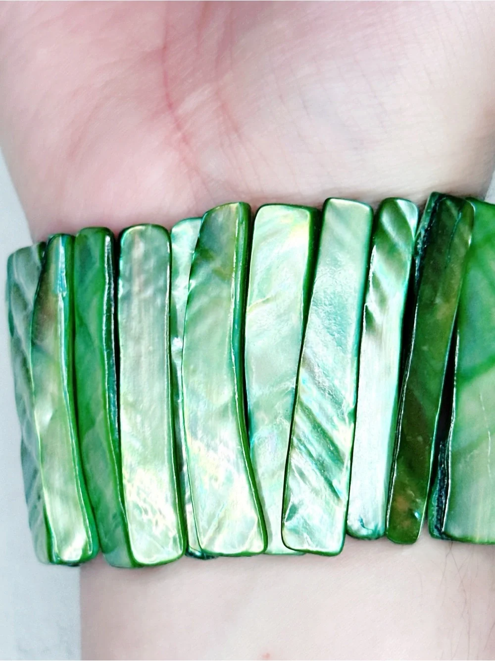 987L. Green Shell Stretch Bracelet